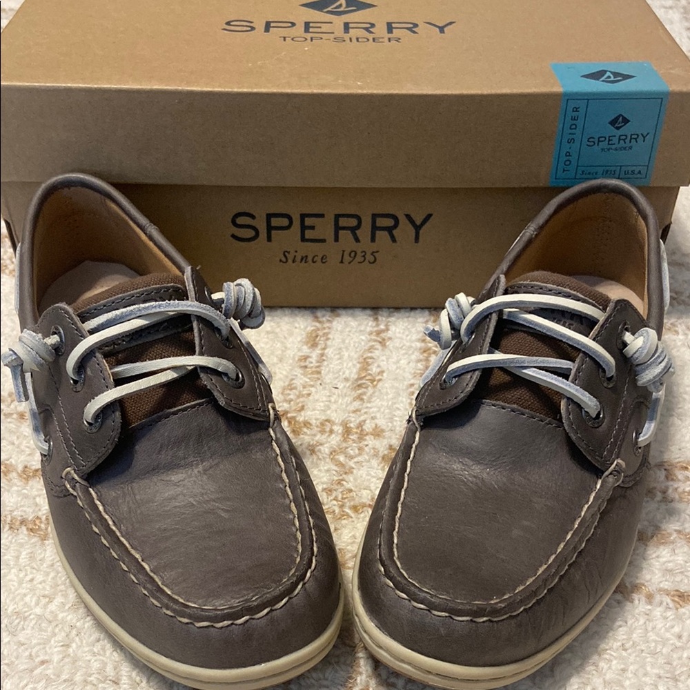 Sperry Songfish Boat Shoes in Stone Leather - Size 6